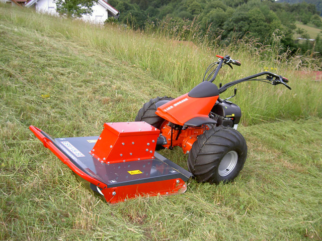 an advantage of flail mowing is that the cut material is finely and evenly distributed on the mowed area