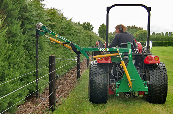 for hedge trimming generally mobile mowers with powerful drives and ESM-quality cutting units are used
