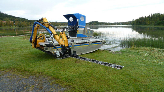 landscape management with the help of motorized mowers