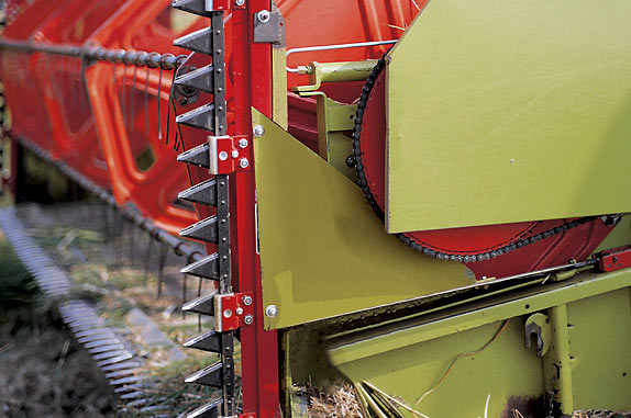 the design of the knives is specifically designed for the cutting of rapeseed