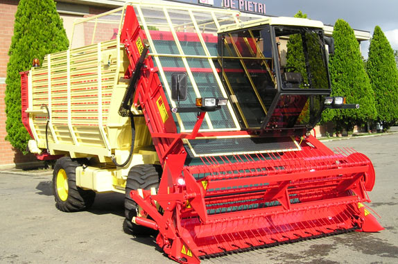 rapeseed cutters cut through the dense intertwined rapeseed plants